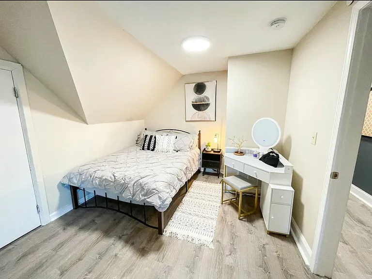 516 N Broadway #301 — Photo 2