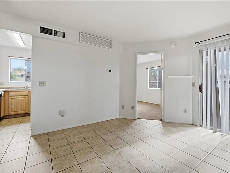 1810 E Blacklidge Dr #818 — Photo 5