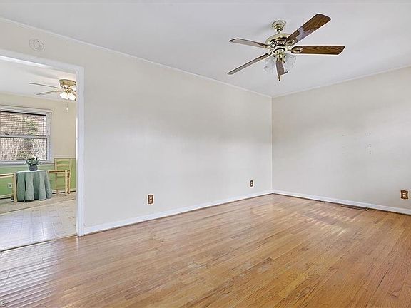 5th image of 1602 Ontario St