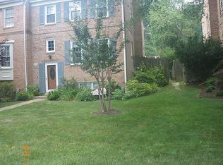 2418 Falls Place Ct, Falls Church, VA 22043
