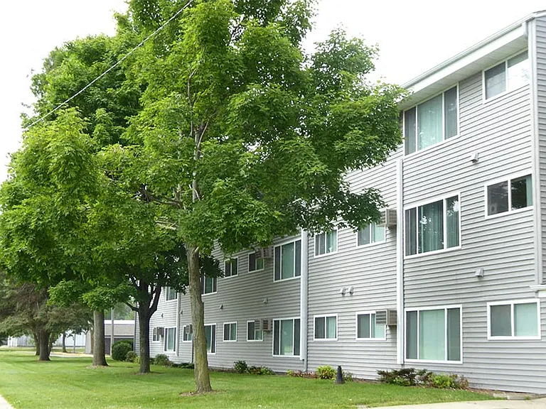 TwentyFirst Ave — Photo 2