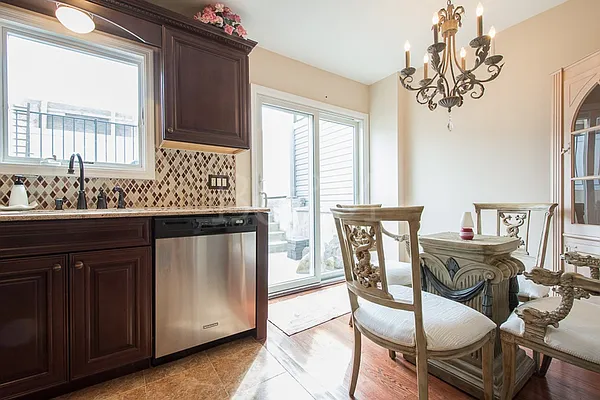 Sold by Brick&Mortar | media 7