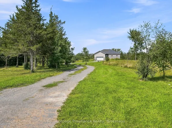 402 Black Rd, Prince Edward County, ON K0K 1W0