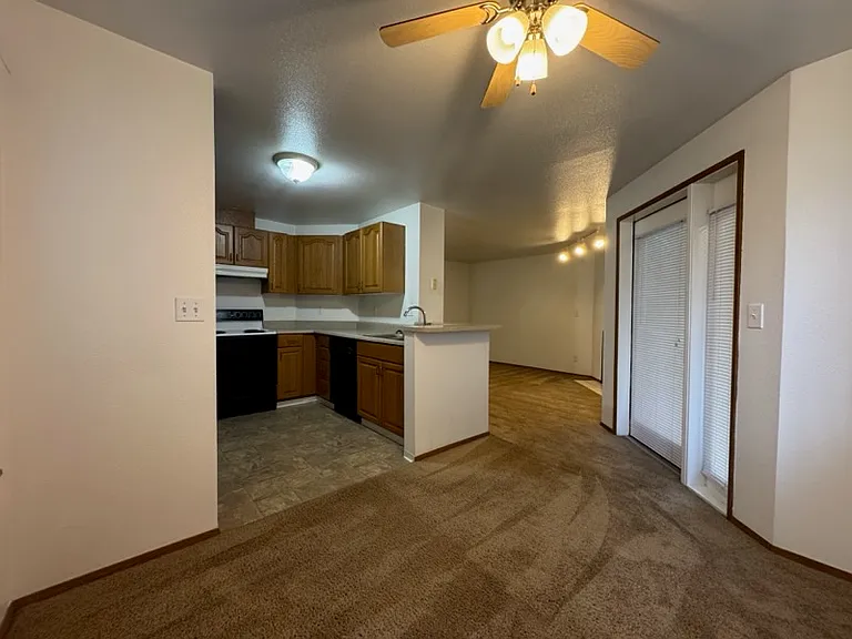 Weatherstone Apartments — Photo 32