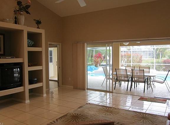 5th image of 4005 SW 28th Pl