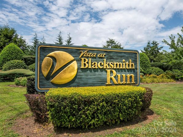 1088 Blacksmith Run Dr, Hendersonville, NC 28792
