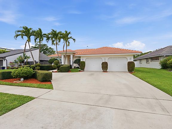 3rd image of 2553 SW 23rd Cranbrook Drive