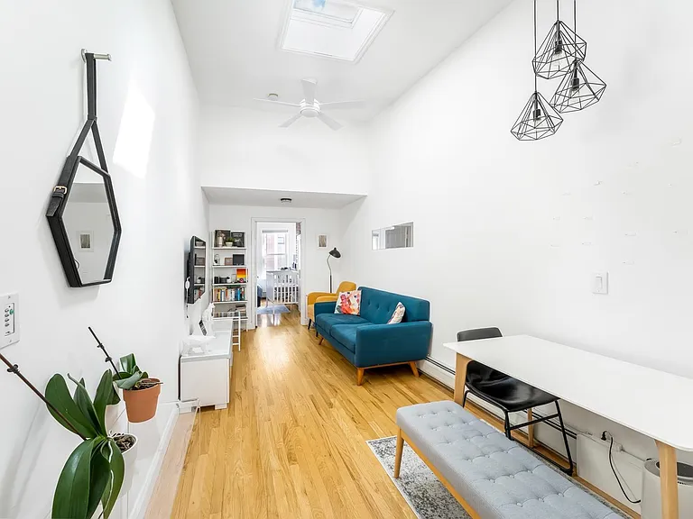 120 Monroe St #3L — Photo 2