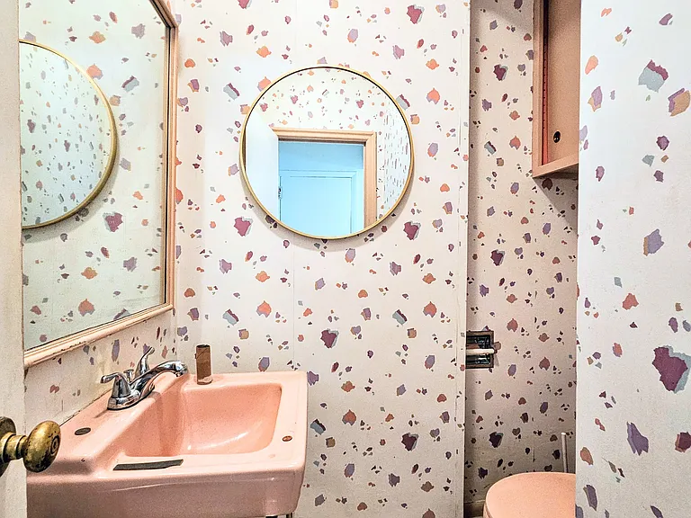 571 Charles Ave #2 — Photo 21
