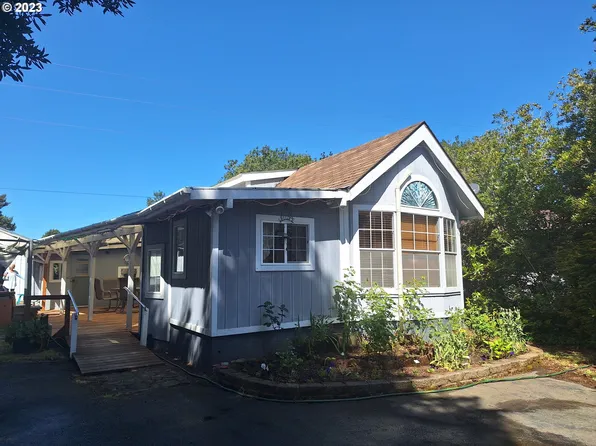 165 Outer Dr, Florence, OR 97439