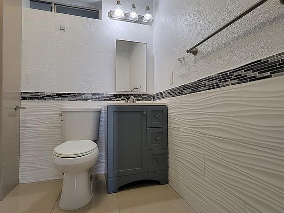 5th image of 1315 W 101st St #2