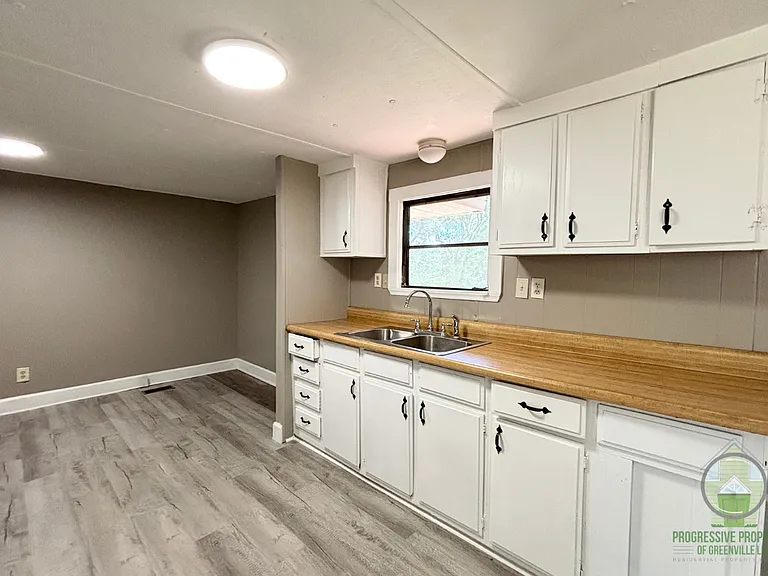 217 Robin Hood Rd — Photo 5
