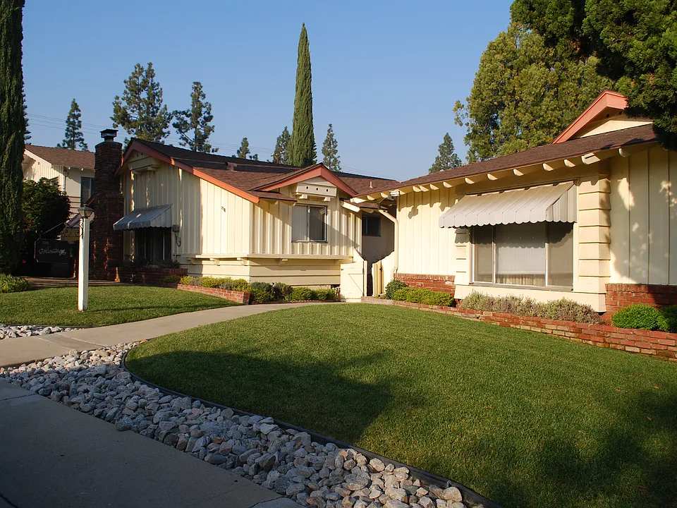 Building Photo 3