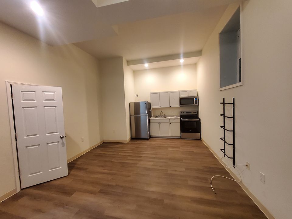 1st image of 641 Washington St #D