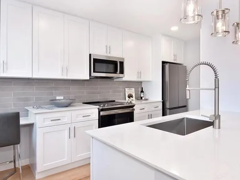 4407 W 4th St — Photo 5