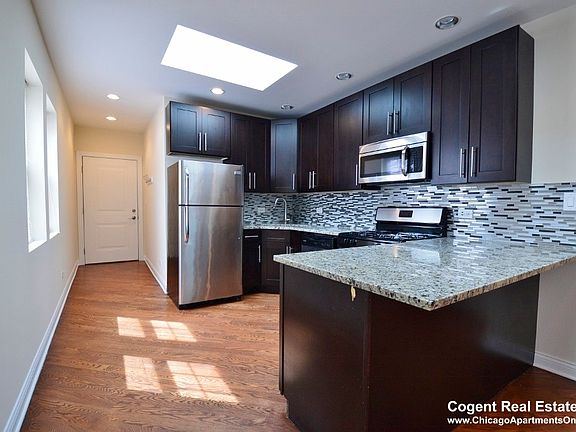3rd image of 5842 N Artesian Ave #2