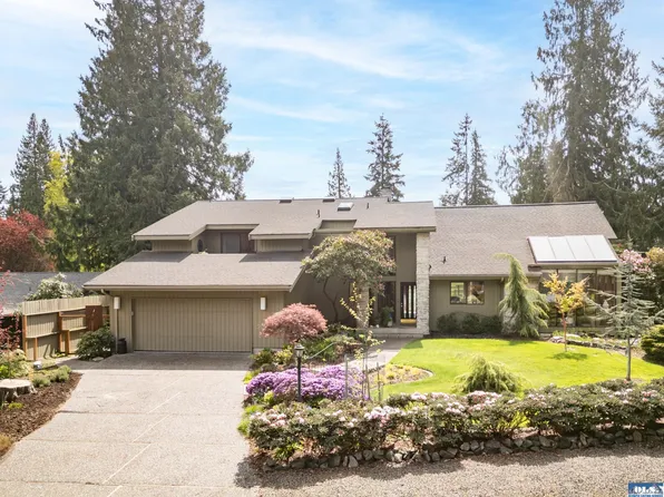 121 Fairway Pl, Sequim, WA 98382