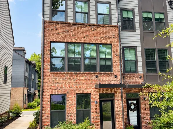 300 Twinflower Ln, Charlotte, NC 28205