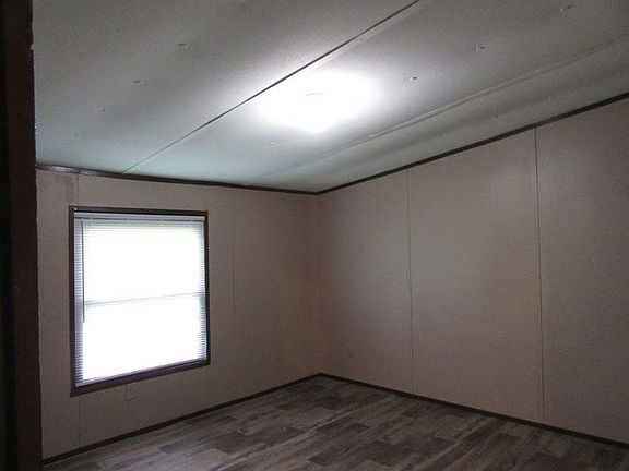 5th image of 96 Fleetwood Dr