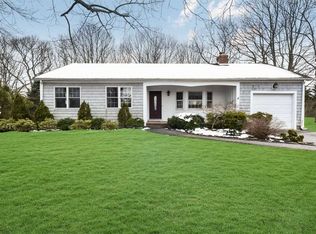 14 Oak St, Center Moriches, NY 11934