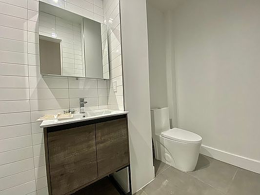 4th image of 600 Lincoln Pl #2L