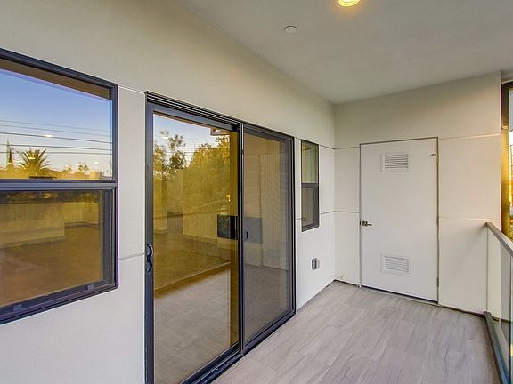 4th image of 11022 Camarillo St #305