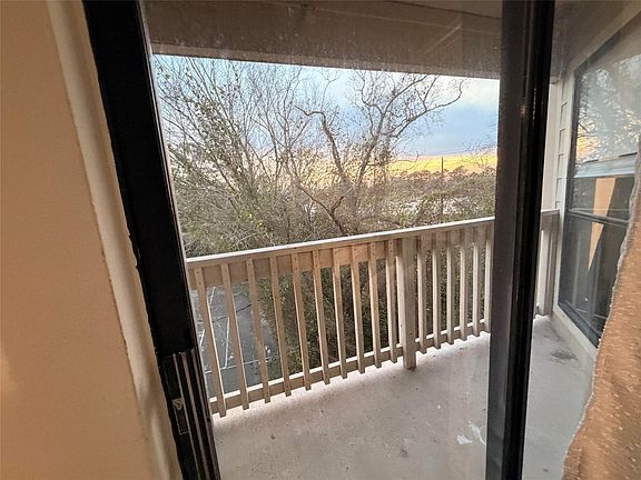 5th image of 2501 Gulf Fwy APT 4A