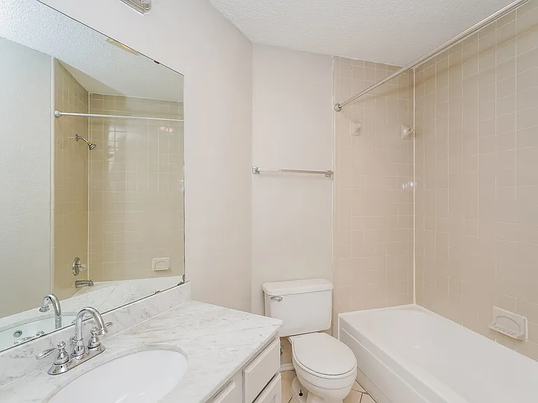 6423 Woodstream Trl — Photo 15