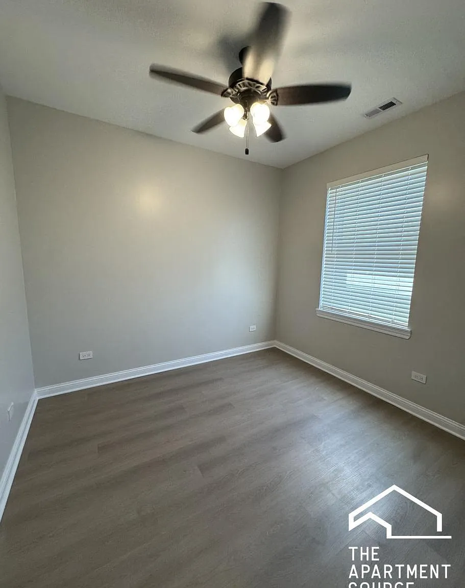 3 bed, 1300 sqft, $2,450 — Photo 4