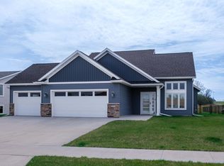 2415 Elk Run Dr SE, Pine Island, MN 55963