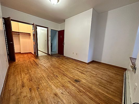 3rd image of 180 Mulberry St APT 3B