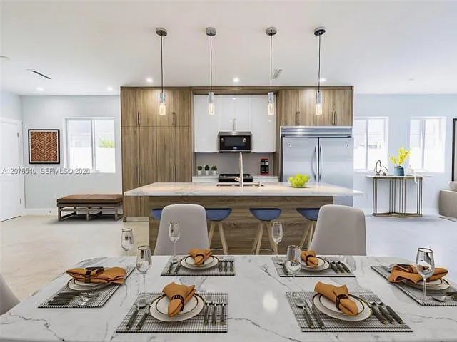 3 bed, 4.0 bath, $7,500 — Photo 2