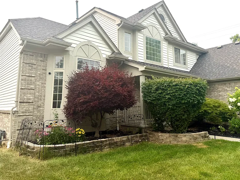 24605 Millcreek Dr — Photo 3