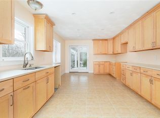 145 Vlei Rd, Rhinebeck, NY 12572