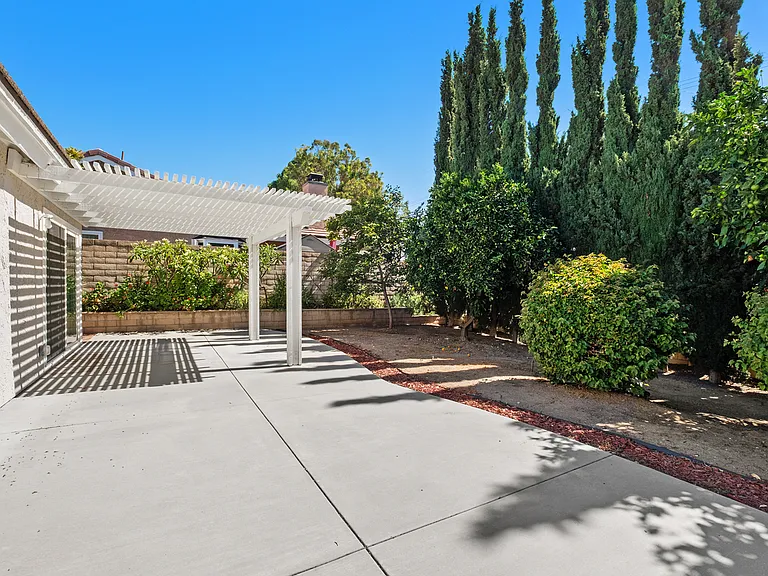 4068 Jeffrey Dr — Photo 16