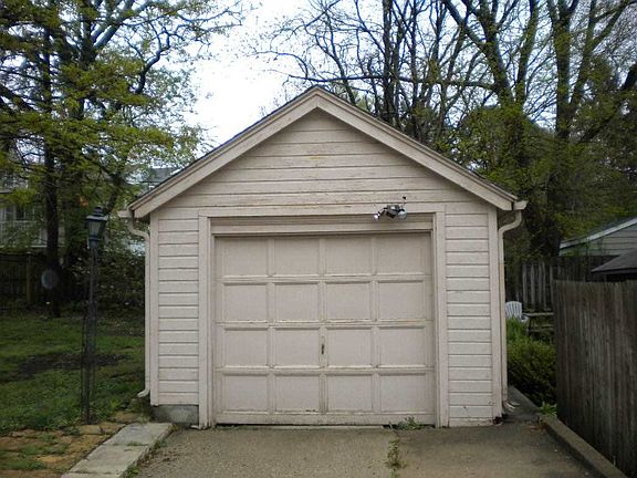 4th image of 717 N Chicago Ave