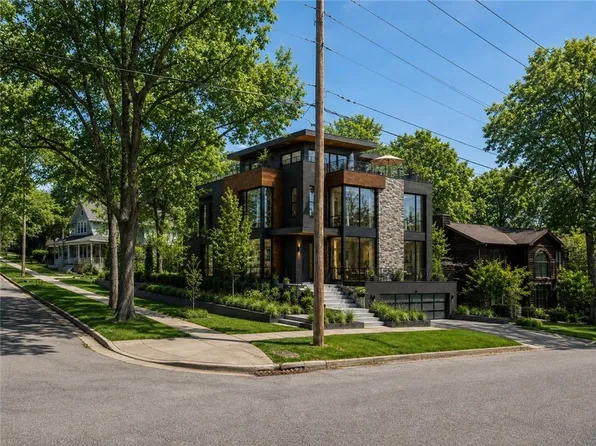 1118 W 48th St, Kansas City, MO 64112