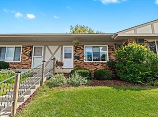 25128 Potomac Dr #6, South Lyon, MI