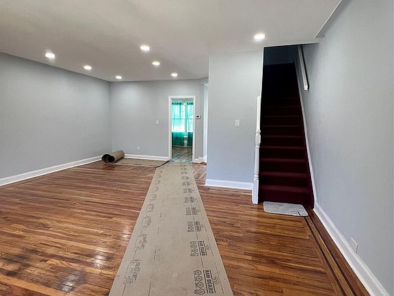 4th image of 113-21 204th Street