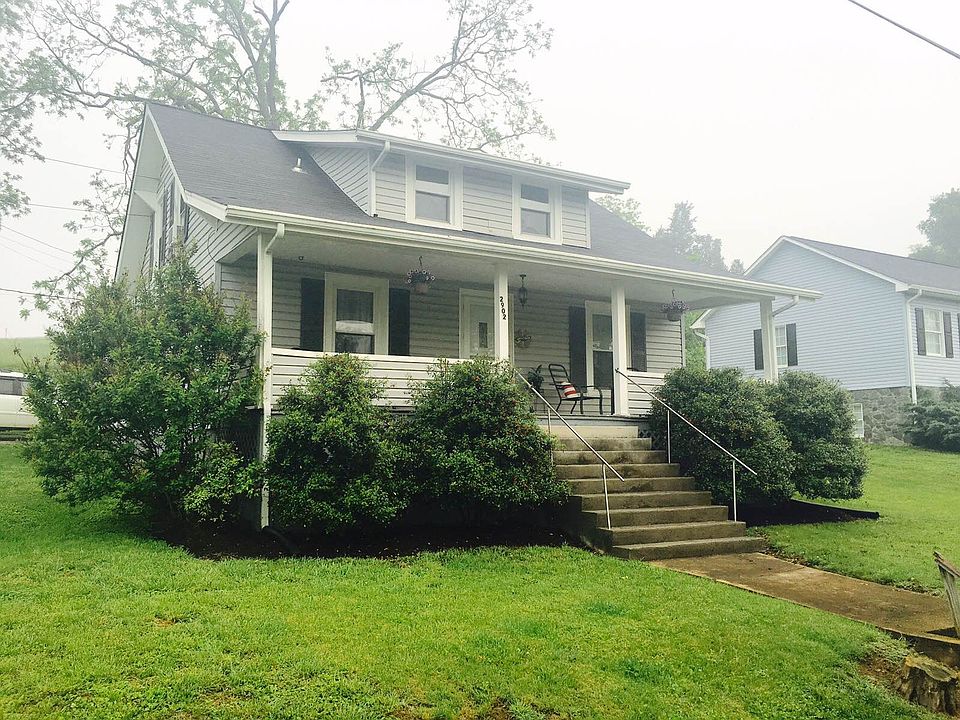 1st image of 2902 Vinyard Ave NE