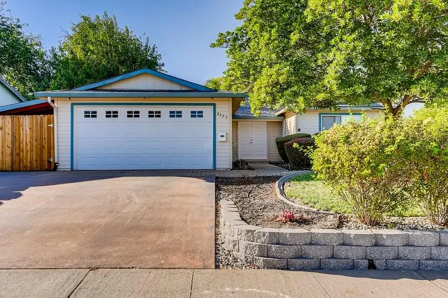8325 Woodyard Way photo 1