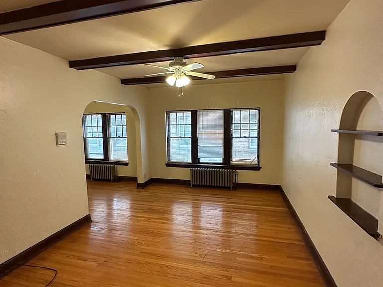 4480 N Oakland Ave — Photo 13