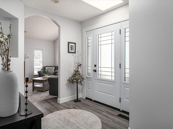4th image of 1041 Tara Cres