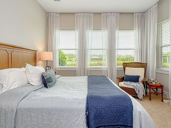 3rd image of 14718 Leeward Dr