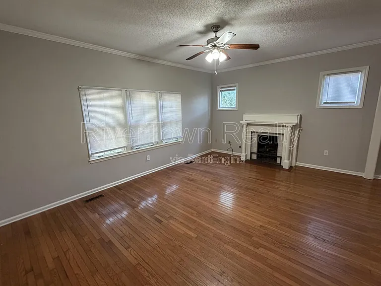 736 Echles St — Photo 3