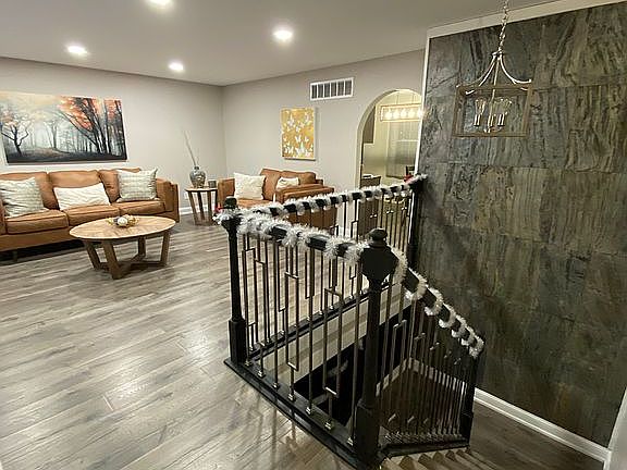 3rd image of 647 Osage Dr