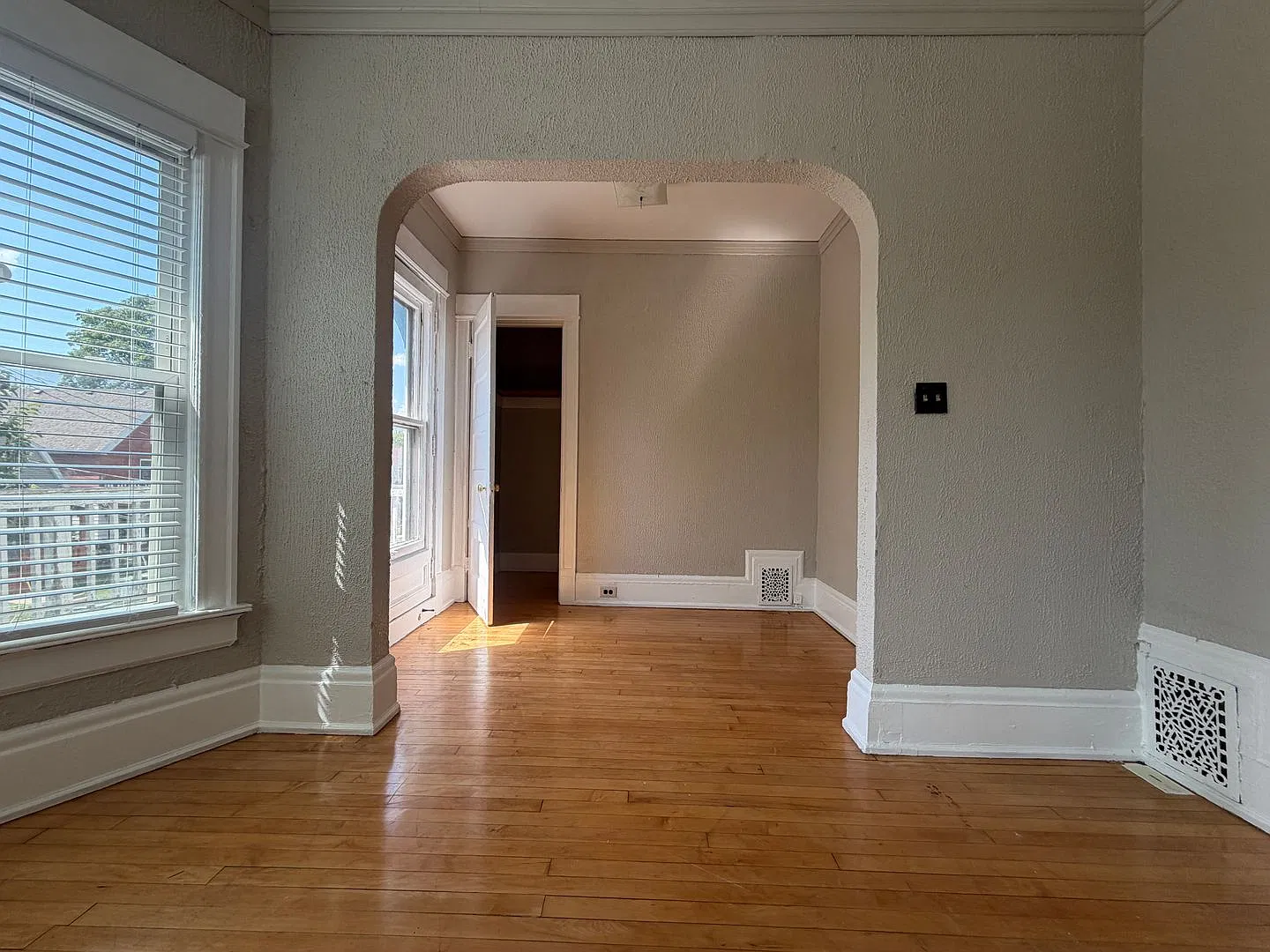 140 E Concordia Ave — Photo 3