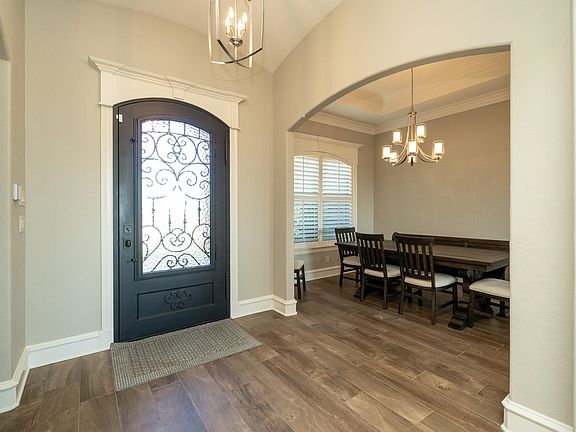 4th image of 210 New Braunfels Ln