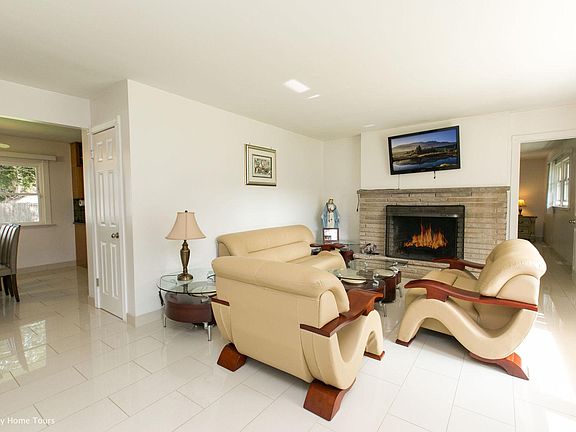 4th image of 36 Claria Dr