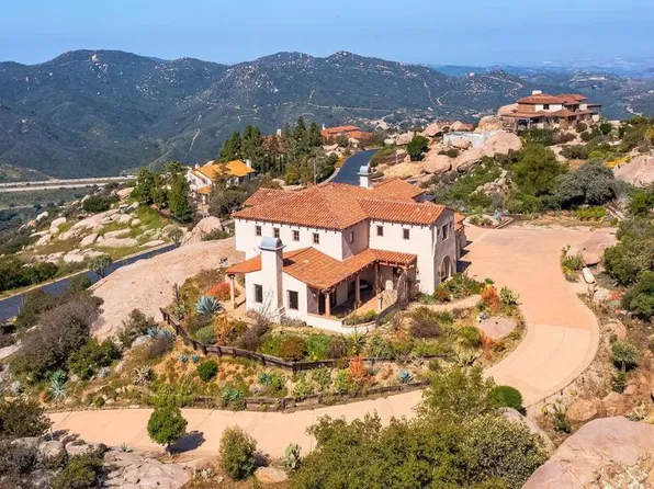 29115 Meadow Glen Way, Escondido, CA 92026